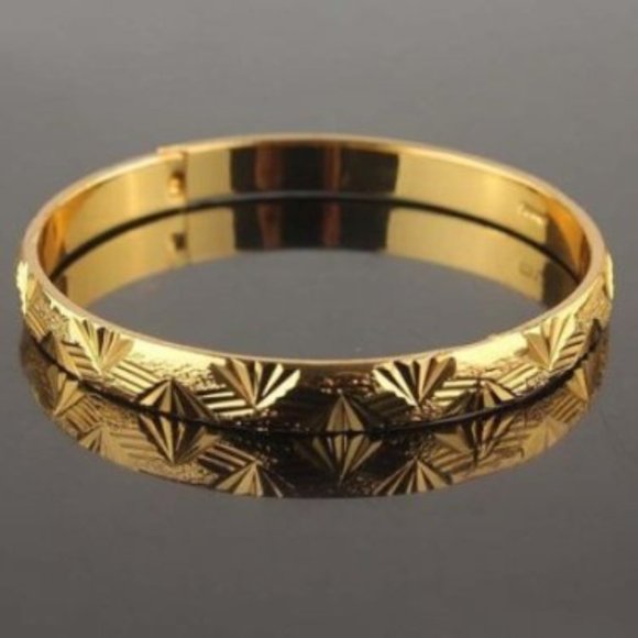 Bracelet  ~ Quality ~ Classy ~ Gold ~ Hand Etched  ~ 9" ~ For Her - Picture 1 of 4